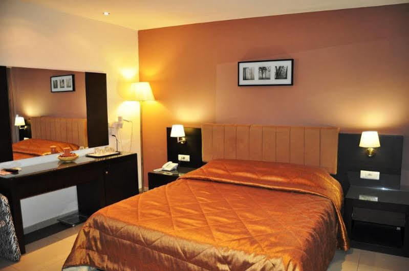 Apollon Hotel Tolón Eksteriør bilde